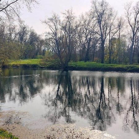 Studio Sur Les Rives D'Allier Мулен Екстер'єр фото
